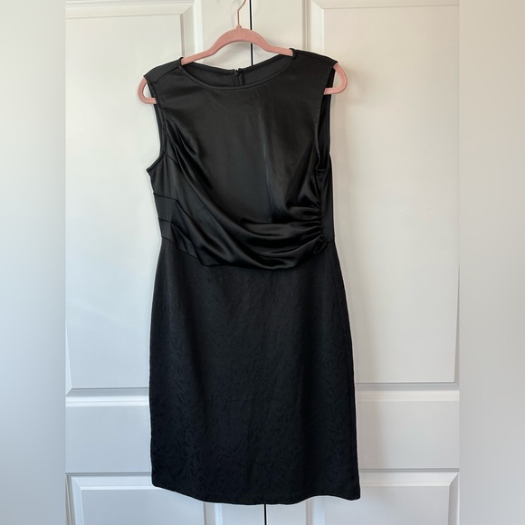 St. John Dresses & Skirts - St. John Women’s Cocktail Sheath Dress Sleeveless Black (Size 10)